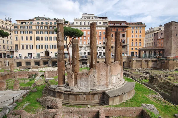 Oude Romeinse tholus, cirkelvormige tempel — Stockfoto