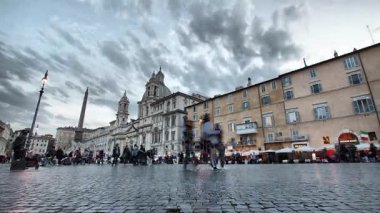 ünlü Navona Meydanı