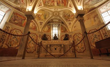 Salerno katedral crypt