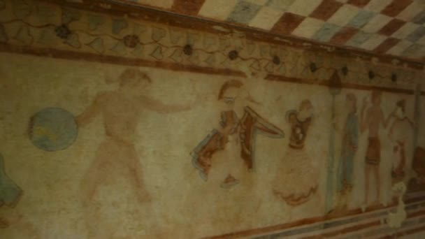 Etruskische Oude Graf Interieur Archeologie Overdekt Met Schilderijen Fresco Ornated — Stockvideo