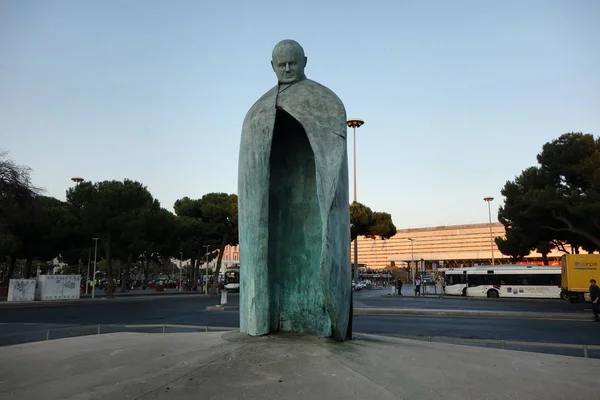 Paus John Paul Ii standbeeld in Termini — Stockfoto