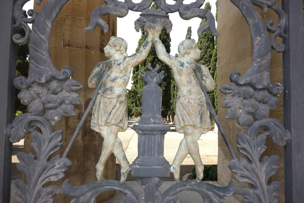 Old iron gate cemetery — Stock Photo, Image