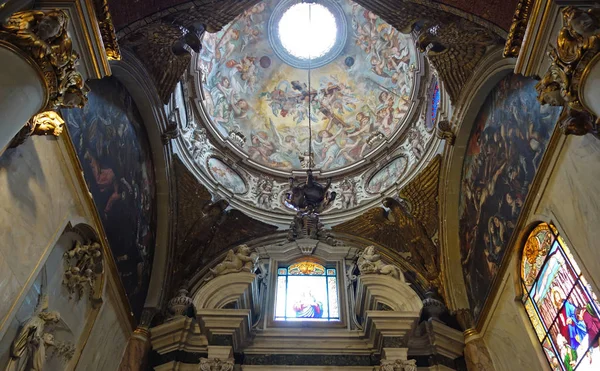 Cúpula de afrescos barrocos — Fotografia de Stock