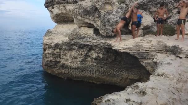 Roca Vecchia Italien Juli 2017 Dykare Roca Vecchia Vackra Stenar — Stockvideo