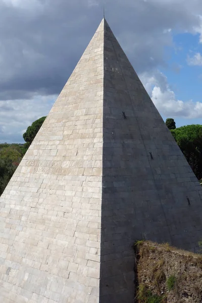 Piramide Cestia Rome — Zdjęcie stockowe