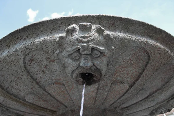 Gotische masker fontein — Stockfoto