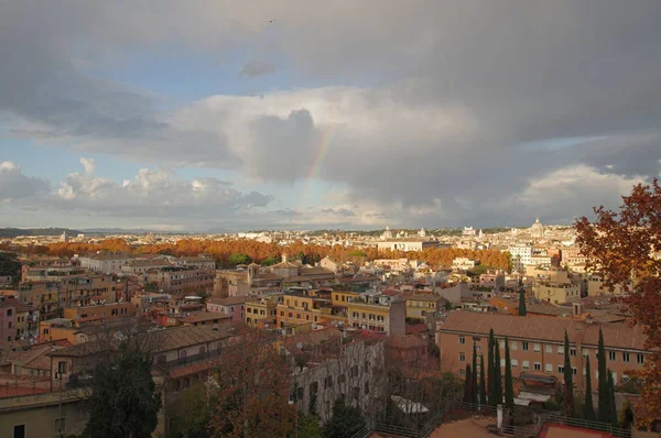 Curcubeu deasupra Romei — Fotografie, imagine de stoc