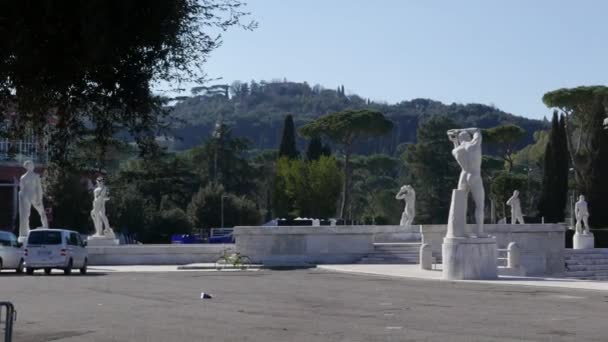 Marble Statues Naked Male Athletes Fascist Era Stadio Dei Marmi — Stock Video