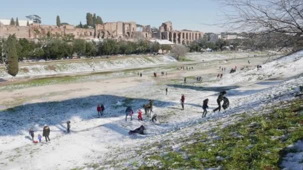 意大利 2018年2月26日 Circo 的人们 罗马人享受着多年的第一场雪 — 图库视频影像
