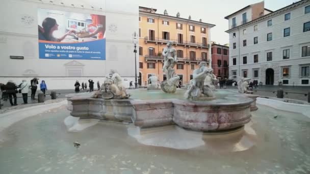 Roma Itália Novembro 2017 Pessoas Perto Fontana Del Moro Fonte — Vídeo de Stock