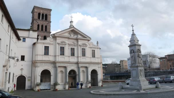 Řím Itálie Března 2018 Lidé Před Bazilikou San Bartolomeo Tiberský — Stock video