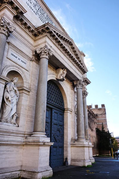 Porta Pia, portão antigo em Roma, Itália — Fotografia de Stock