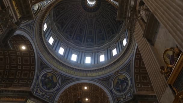 Cidade Vaticana Estado Vaticano Abril 2018 Pessoas Nave Central Basílica — Vídeo de Stock