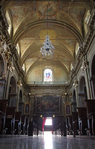 Collegiata di San Gaudenzio kyrka i Varallo Sesia, Italien — Stockfoto
