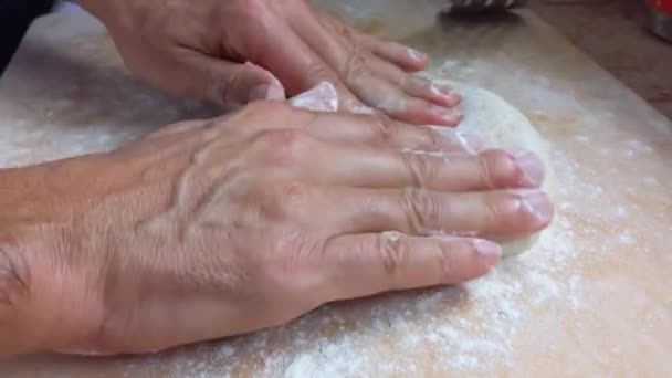 淀粉面筋在面包面团上的净发酵 — 图库视频影像