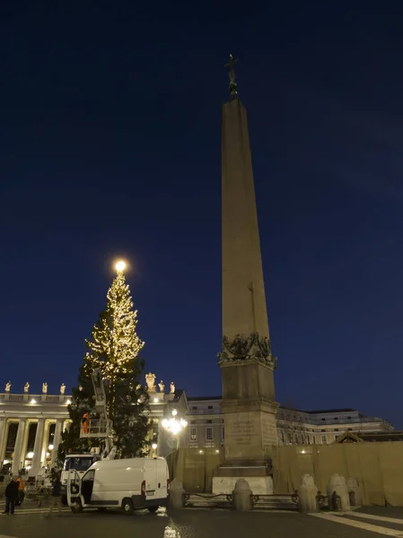 St Peter Square på natten Vatikanstaten — Stockfoto