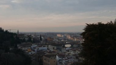 İtalya Floransa 'daki ünlü Ponte Vecchio antik köprüsü