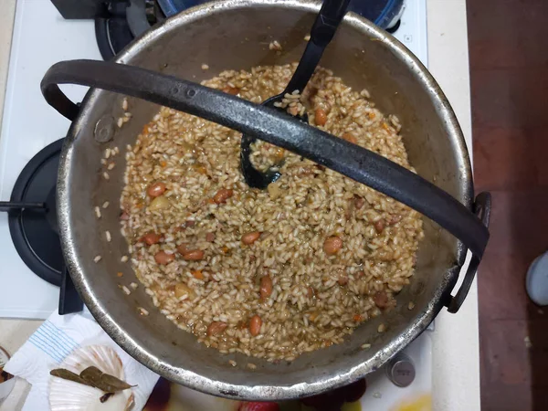 Koken Italiaanse Risotto Oude Traditionele Koperen Pan — Stockfoto