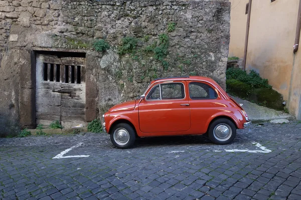 Small Old Red Italian Car Ancient Urban Street — Stock Photo, Image