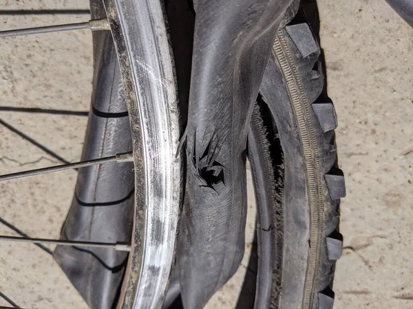 Innentubus Explodiert Detail Reifenpanne Fahrradproblem Stockbild