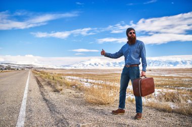 Sakallı hitch hiker karıştırıyorum