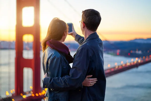 Couple taking photo with smart phone — Stock Photo, Image