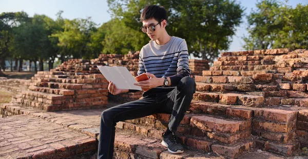 Tailandês Mapa Exploração Turística Visitando Sukhothai — Fotografia de Stock