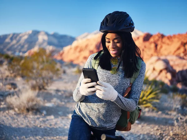 Fit African American Bike Taking Rest Use Smartphone — Stock Photo, Image