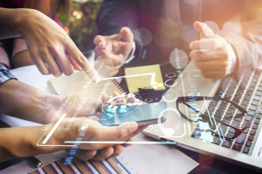 İş adamı kavram olarak modern teknolojiyle çalışıyor