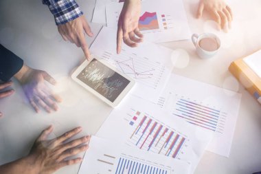 işletme belgesi toplantısında tartışma sırasında