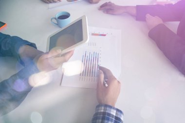 işletme belgesi toplantısında tartışma sırasında