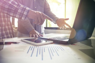 işletme belgesi toplantısında tartışma sırasında