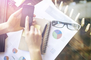 Dijital tablet bilgisayar ve cep telefonu