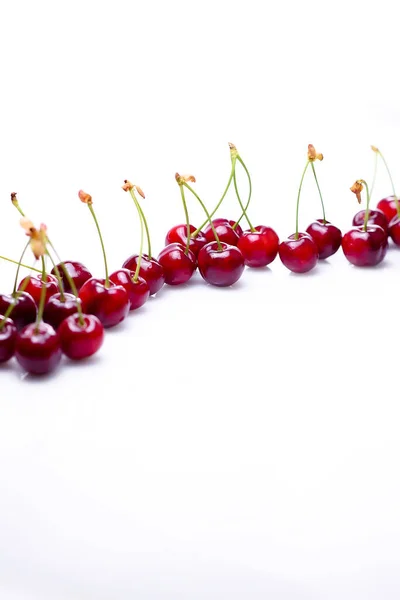 Cerises Isolées Sur Fond Blanc — Photo