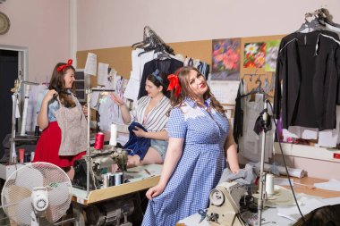 Pin-up artı muhteşem ve komik modelleri giyim fabrika işçi olarak boyutu