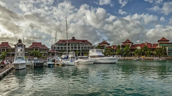 Alguns Iates Luxo Cais Ilha Éden Seychelles Imagens De Bancos De Imagens Sem Royalties