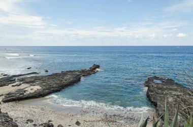 Kayalık sahil plaj, Reunion Adası