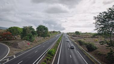 Bir düz çift yönlü otoyol, Reunion Adası