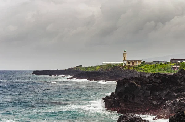 Uma Mesquita Solitária Mar Moroni Comores Fotos De Bancos De Imagens