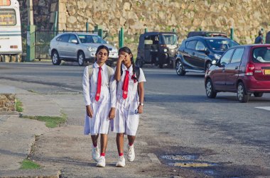 Sri Lanka 16 Haziran 2017'de iki okul kız