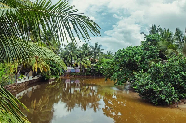 Kalme Rivier Sri Lanka Dorp — Stockfoto