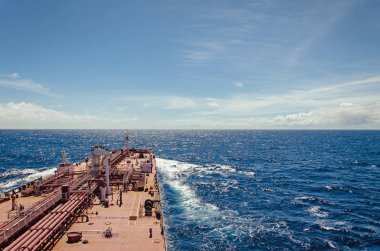 Denizde petrol tankeri