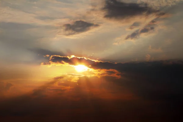 Sun rays and dramatic cloudscape — Stock Photo, Image