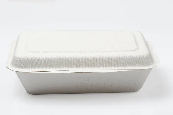 Φυσική ίνα eco box τροφίμων απομονωθεί σε λευκό με διαδρομή αποκοπής — Φωτογραφία Αρχείου