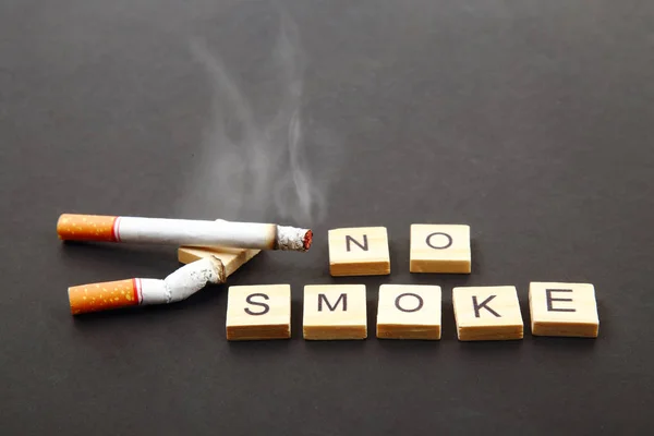 Nincs füst cigaretta, sötét megfogalmazás — Stock Fotó