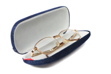 Gözlük üzerine beyaz izole mavi açılan kumaş durumda