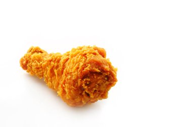 kızarmış tavuk üzerinde beyaz izole 