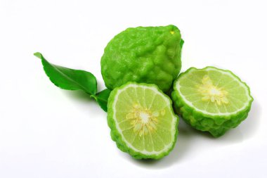 Bergamot meyve üzerinde beyaz izole yaprak ile