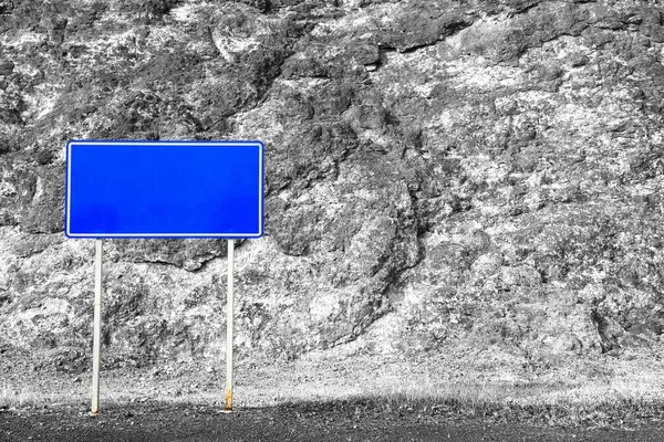 Panneau de rue vide bleu avec chemin de coupe — Photo