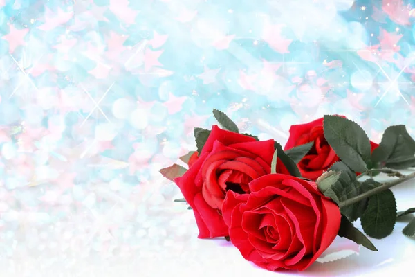 Red roses bouquet with blue bokeh and free space for valentine b — Stock Photo, Image